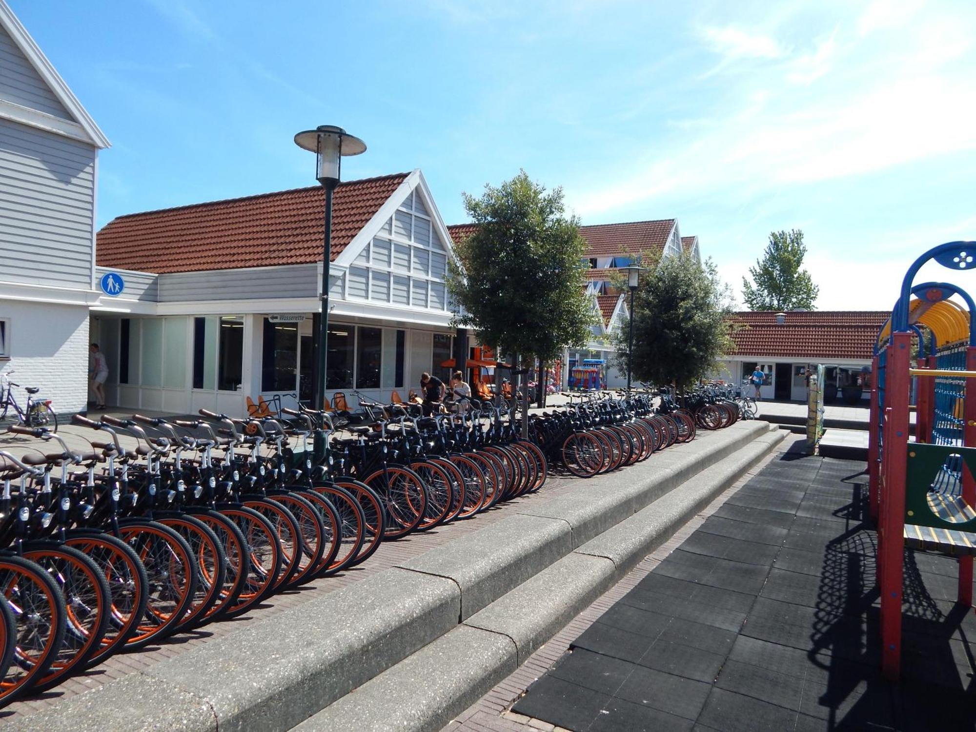 Wunderschoenes-freihstehendes-Ferienhaus-an-der-See-Sauna-Strand-Yachthafen-WLAN Bruinisse Exterior foto