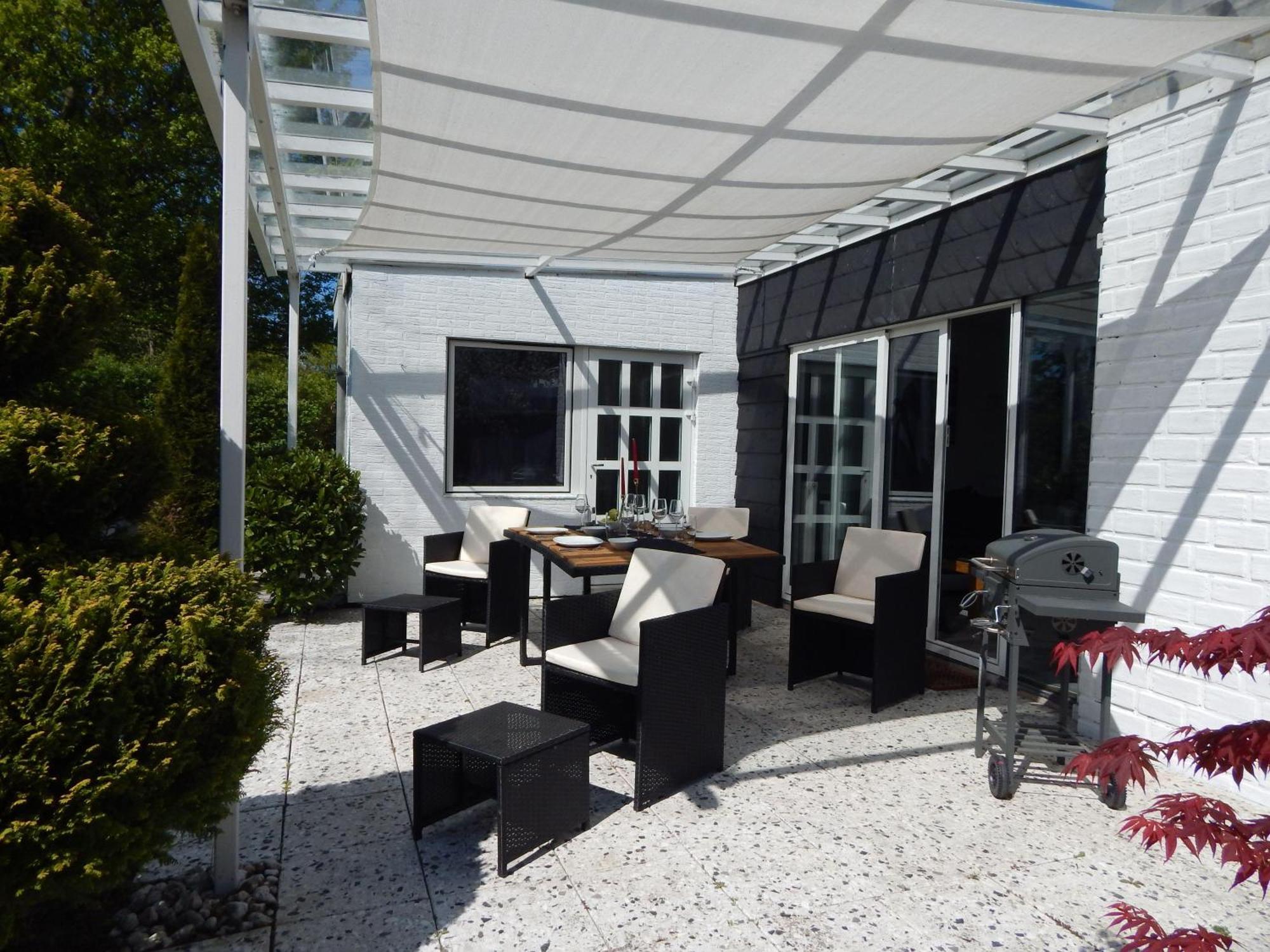 Wunderschoenes-freihstehendes-Ferienhaus-an-der-See-Sauna-Strand-Yachthafen-WLAN Bruinisse Exterior foto